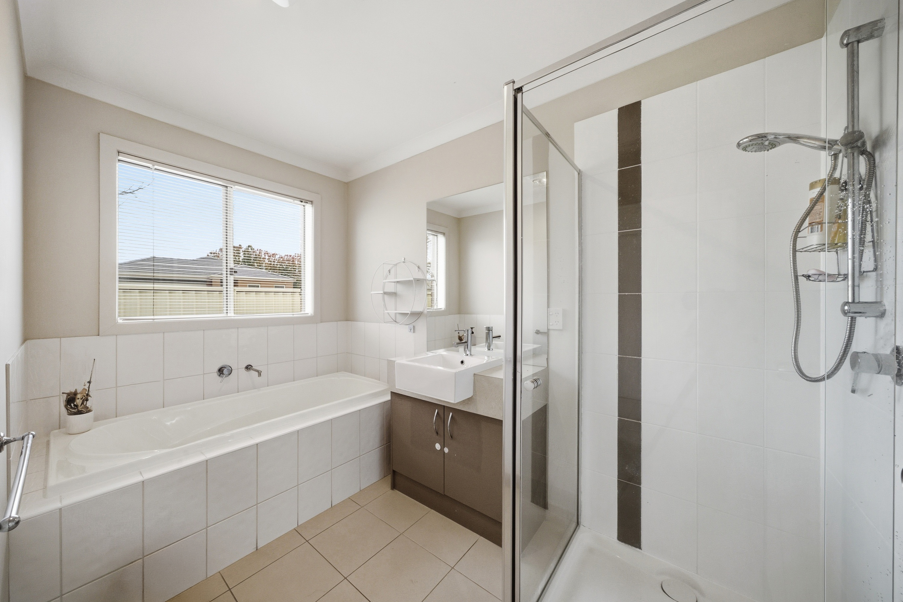 Modern 4 Bedroom House thumbnail image - GV Real Estate