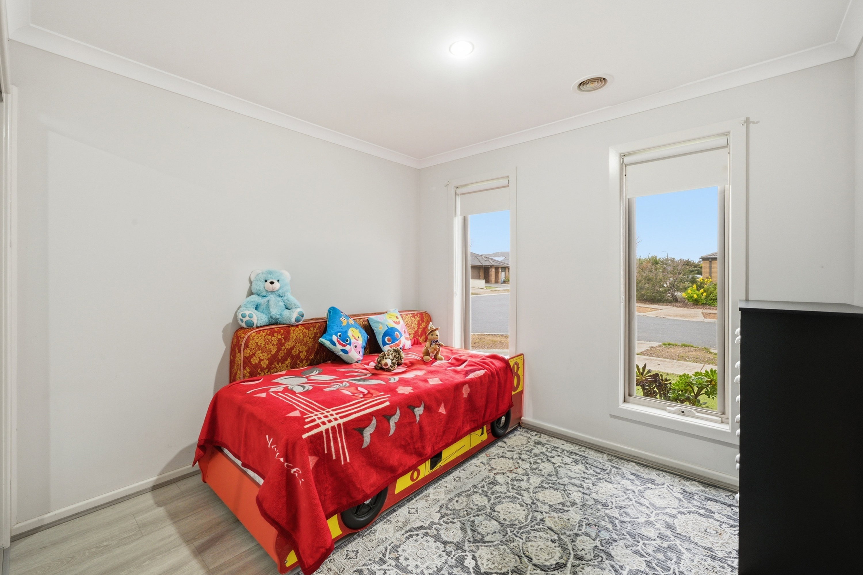 Modern 4 Bedroom House thumbnail image - GV Real Estate