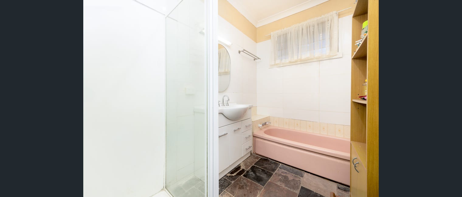 5 Bedroom House thumbnail image - GV Real Estate