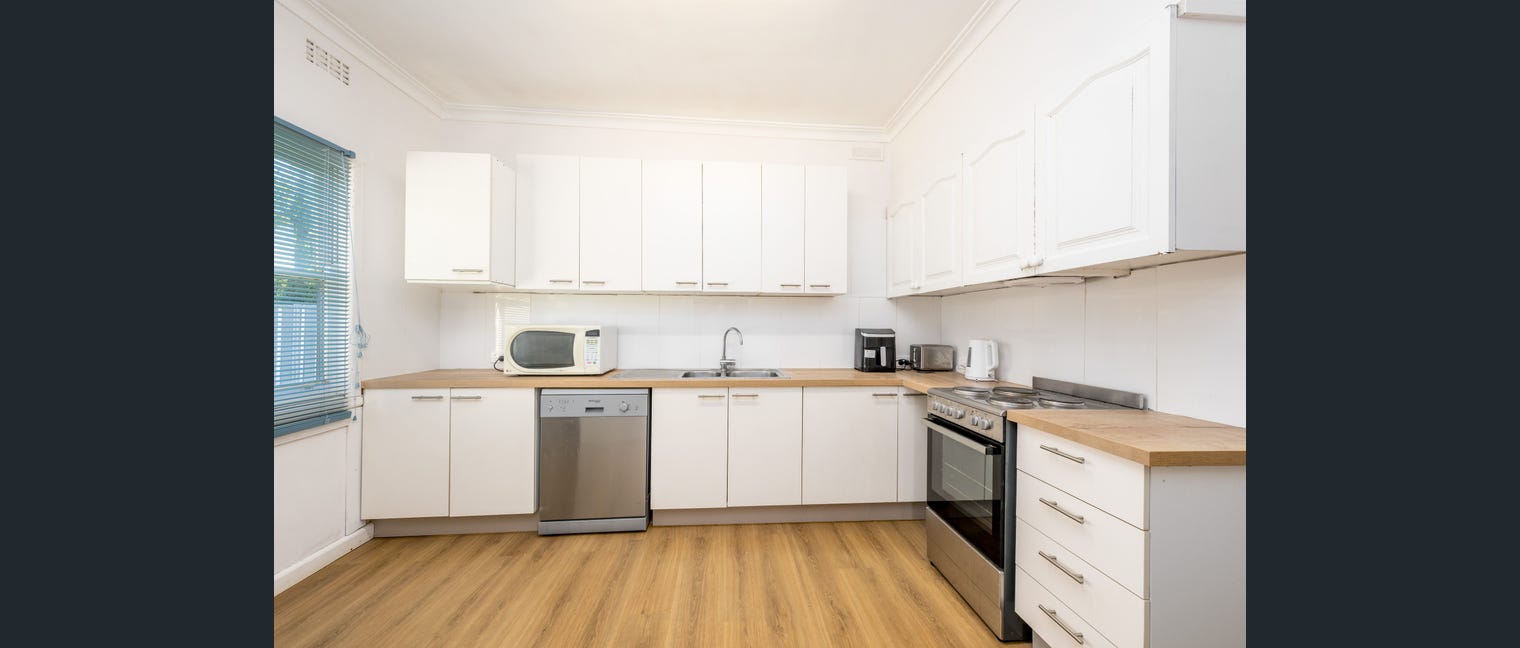 5 Bedroom House thumbnail image - GV Real Estate